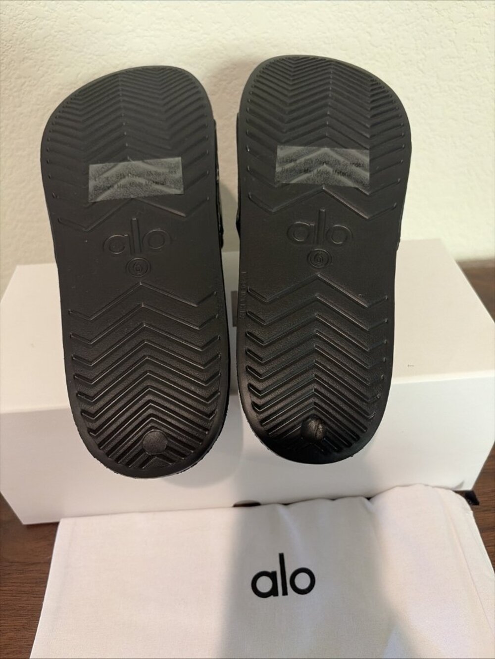 Alo Yoga The It Slide 2 Black Slides Womens Size 6 NIB W7108R New In Box - Picture 4 of 5